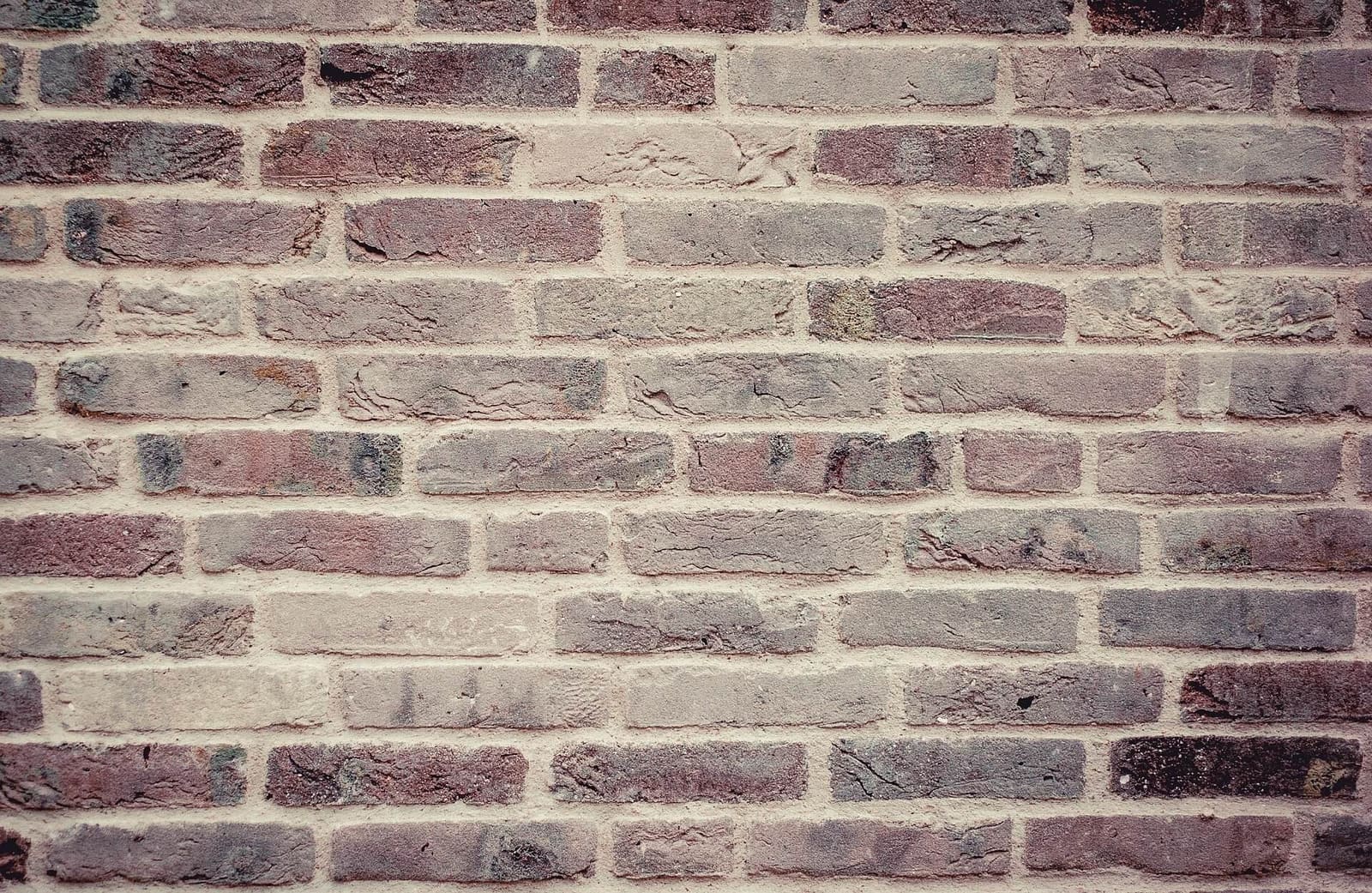 Mauertrockenlegung bei feuchtem Mauerwerk